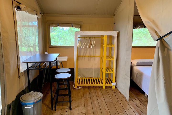 Room 52 of 186