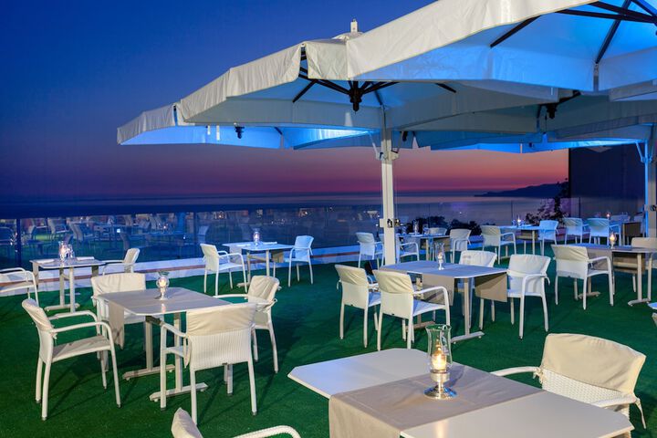 Dining 76 of 143