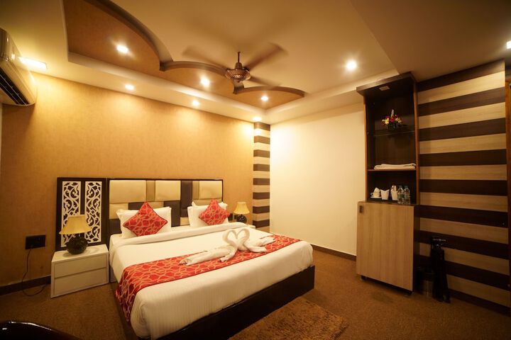 Room 13 of 48