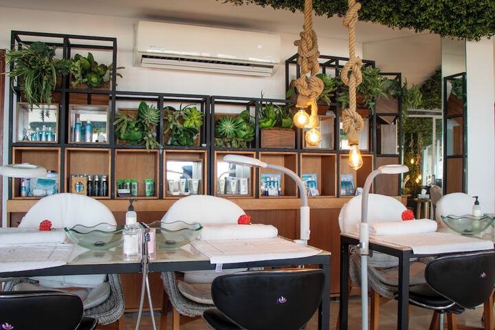 Nail salon