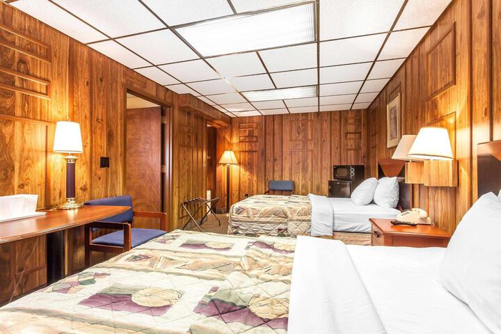 2 Double Beds (7 of 15)