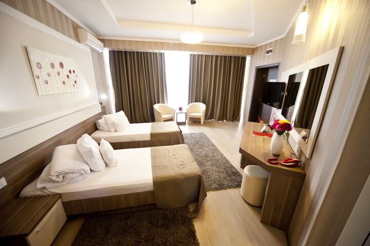 Room 4 of 44