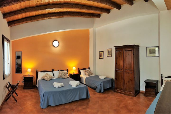 Room 2 of 98