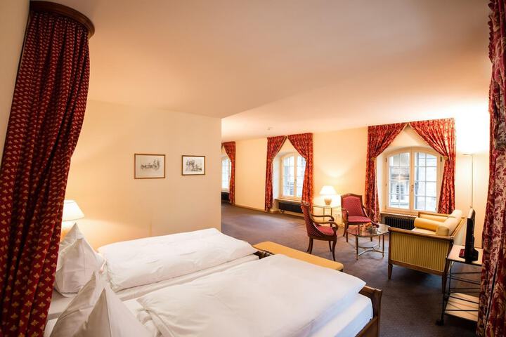 Room 9 of 31