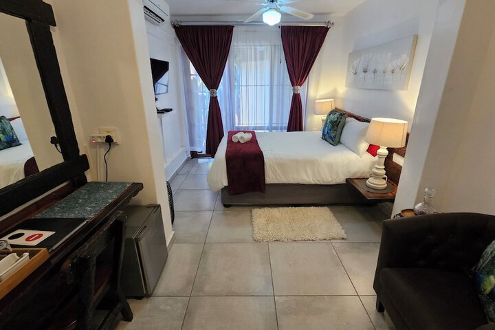 Room 28 of 143