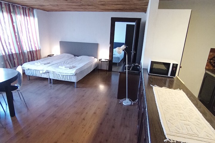 Room 51 of 140