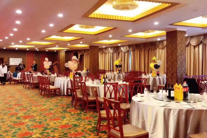 Dining 75 of 121