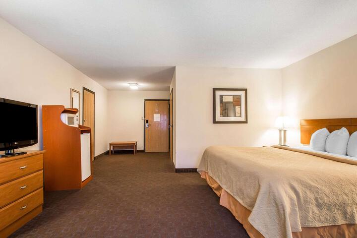 1 King Bed (5 of 6)