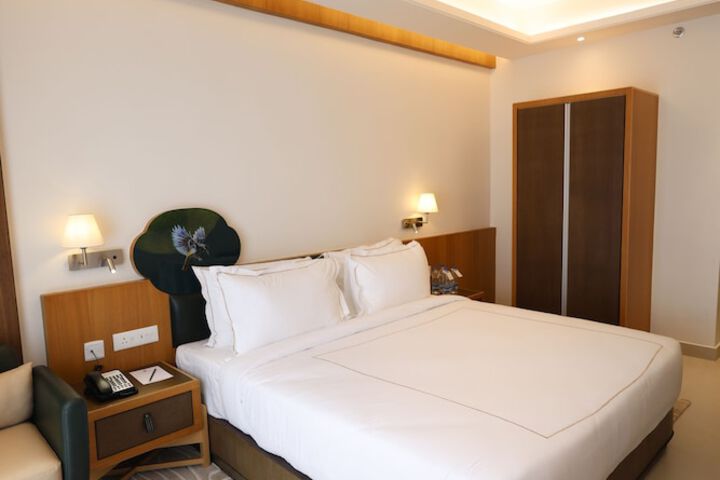 Room 11 of 32