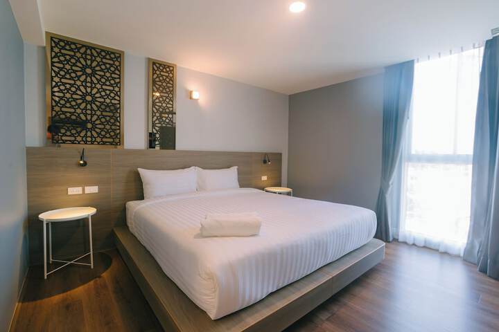 Room 4 of 12