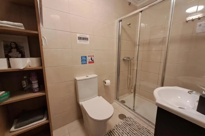 Room 9 of 15