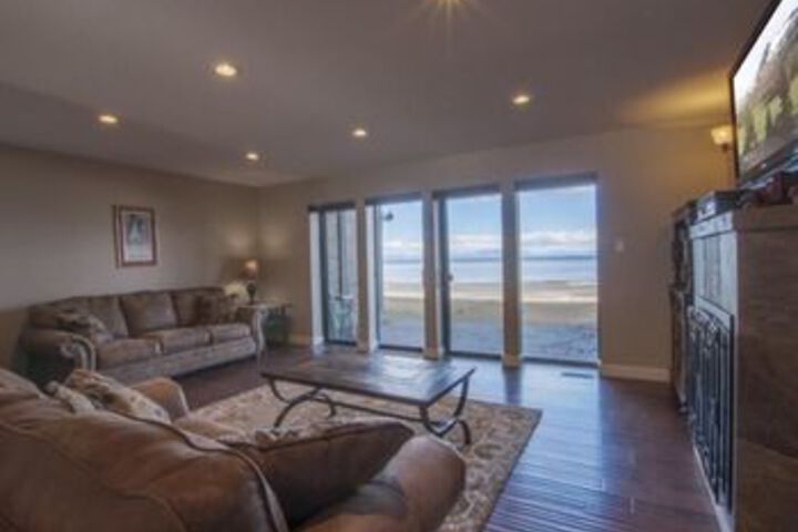 Image of 763 Lakeview Avenue #2 by RedAwning