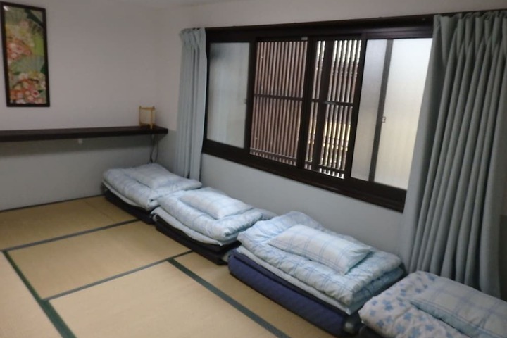 Room 12 of 33