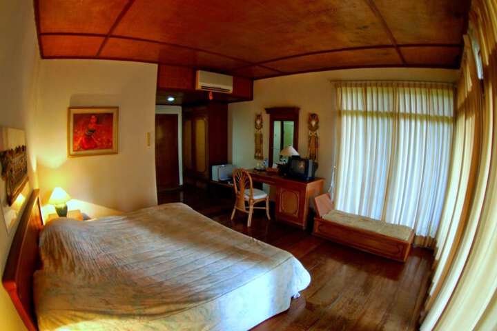 Room 4 of 27