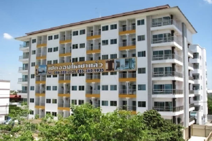 SUCHART LEELAWADEE HOME