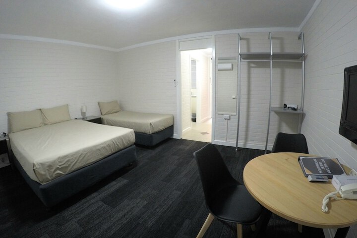 Room 30 of 65