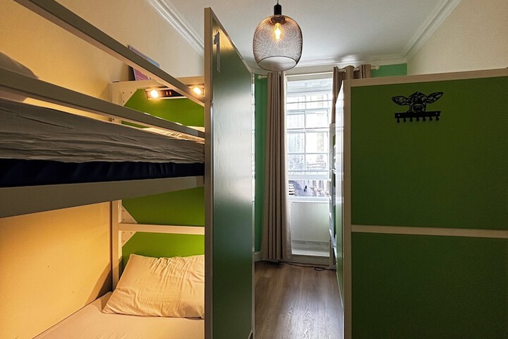 Room 11 of 76