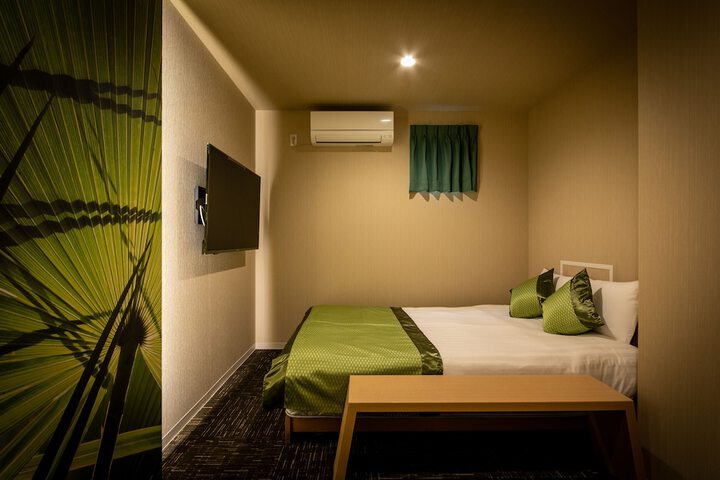 Room 12 of 64