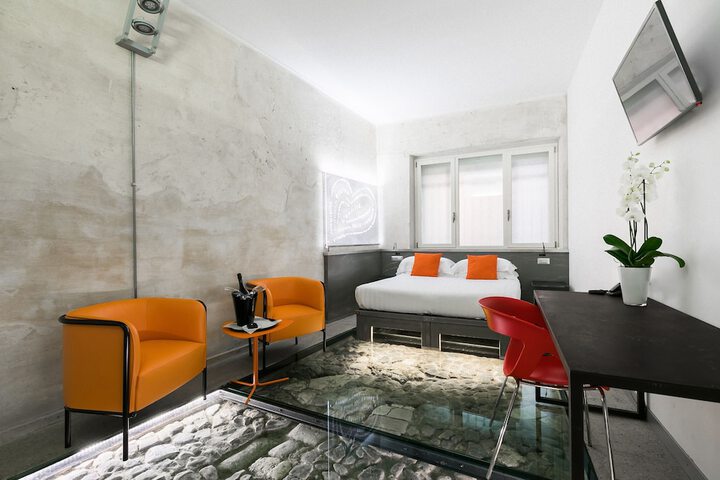 Room 32 of 100