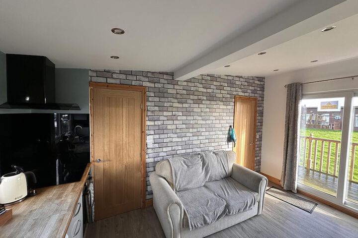 Room 5 of 11