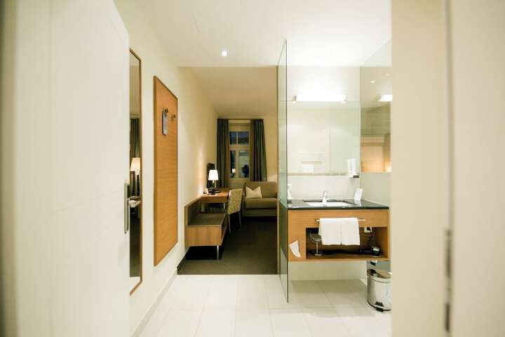 Room 49 of 136