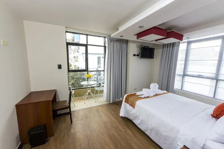 Room 4 of 13