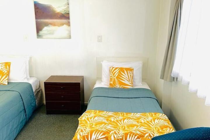 Room 4 of 25