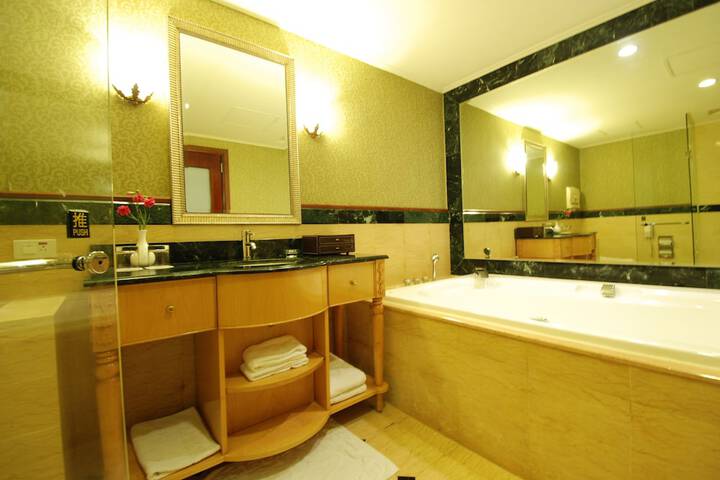 Room 44 of 103