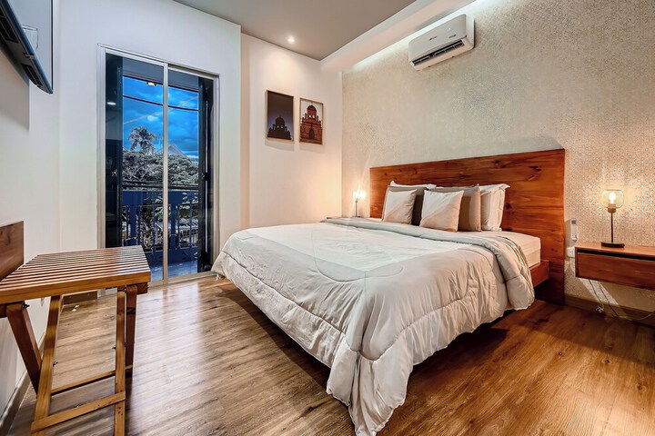 Room 12 of 27