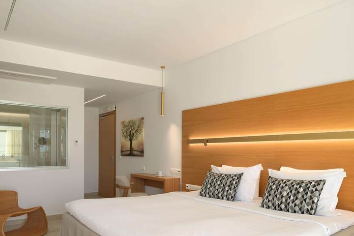 Room 25 of 160