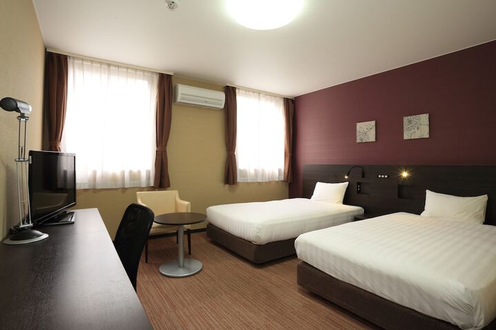 Room 9 of 35