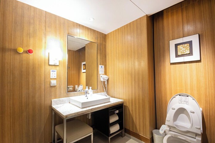 Room 44 of 59