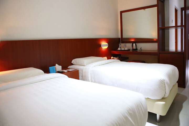 Room 6 of 18