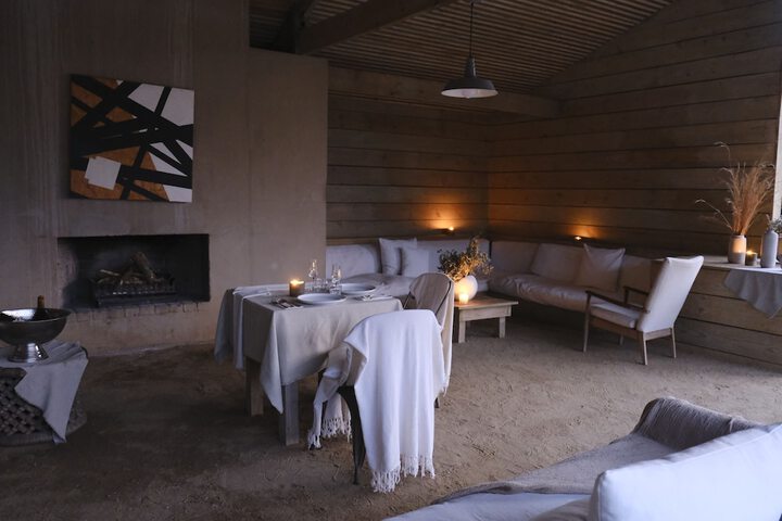 Lounge 23 of 42