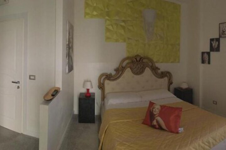 Room 11 of 41