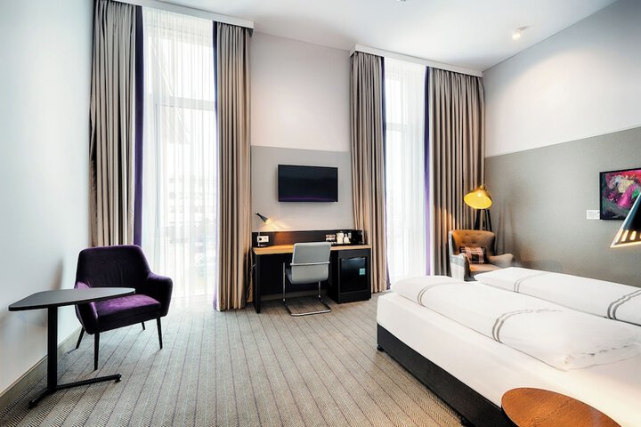 Room 4 of 40
