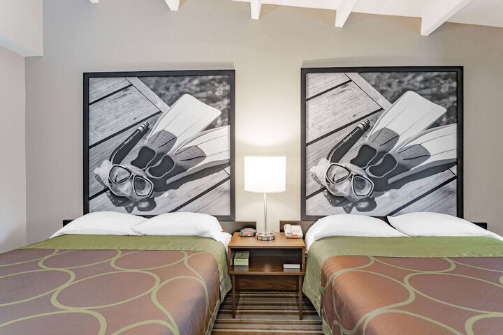Double Deluxe 2 Queen Beds (3 of 4)
