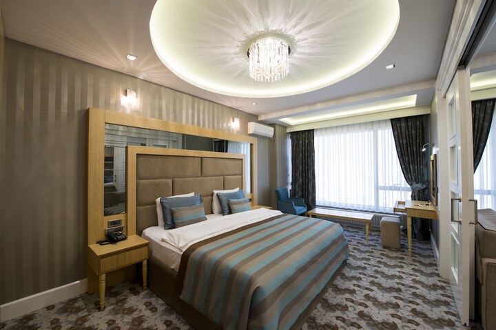 Room 6 of 43