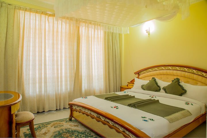 Room 4 of 20