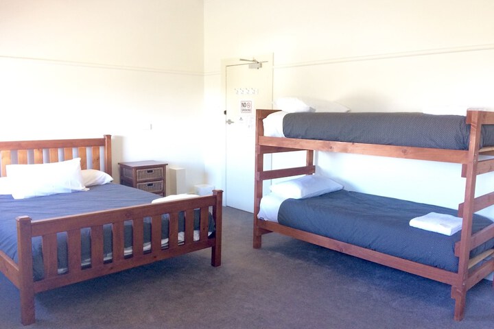 Room 6 of 34