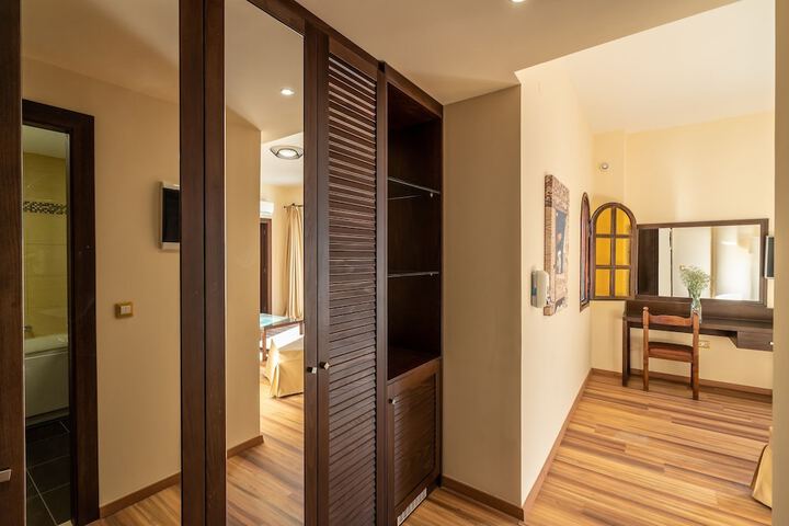 Room 12 of 60