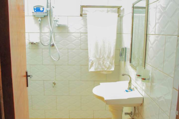 Room 9 of 13