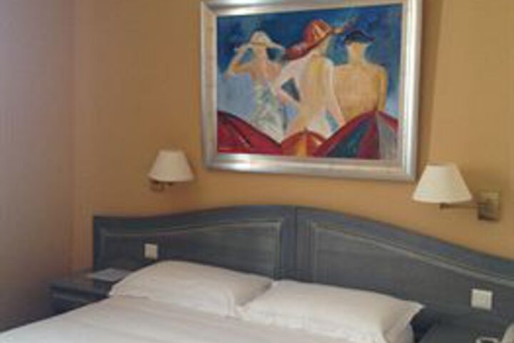 Room 11 of 15