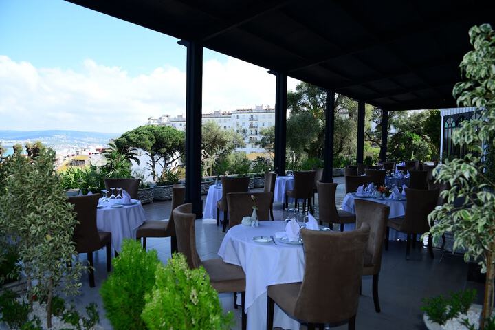 Dining 59 of 65