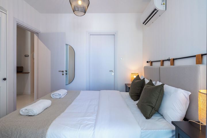 Room 11 of 210