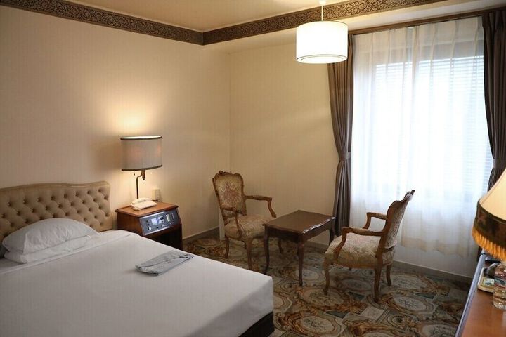 Room 7 of 44
