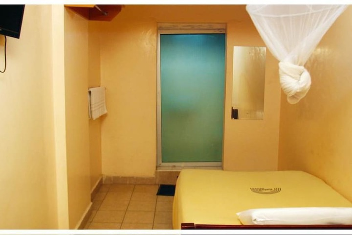Room 6 of 12