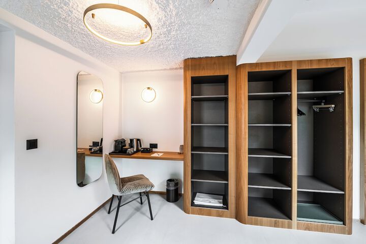 Room 13 of 41