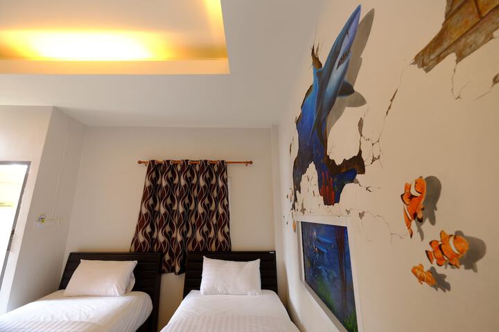 Room 4 of 33