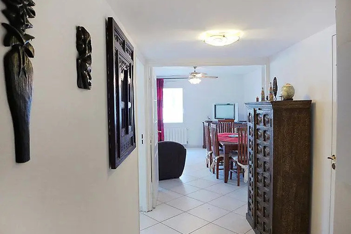 Room 9 of 11